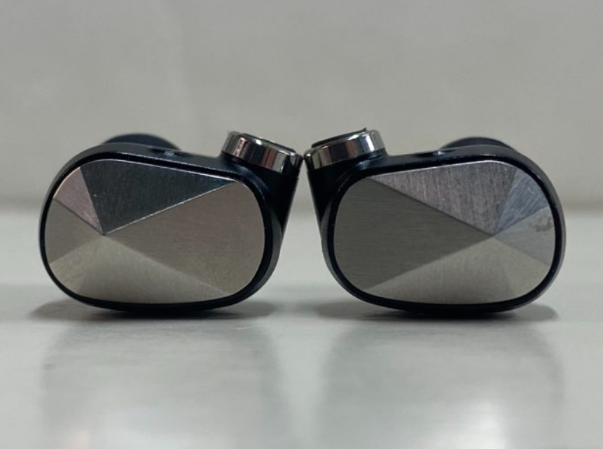 Astell&Kern hợp tác cùng Campfire Audio ra mắt tai nghe Pathfinder