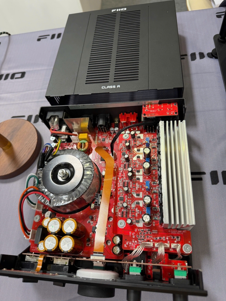 FiiO Class A Lộ Diện Nội Thất Bên Trong Tại High End Vienna 2026 – Triết Lý Âm Thanh Thuần Analog Được Thể Hiện Rõ Nét