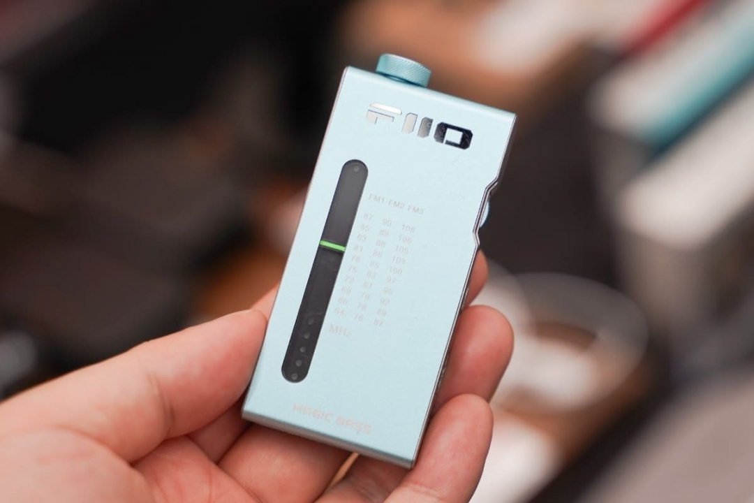 FiiO RR11 Đã Về Hàng Tại Fitgearshop: Radio Stereo Di Động Mang Phong Cách Retro, Tích Hợp Khuếch Đại Tai Nghe