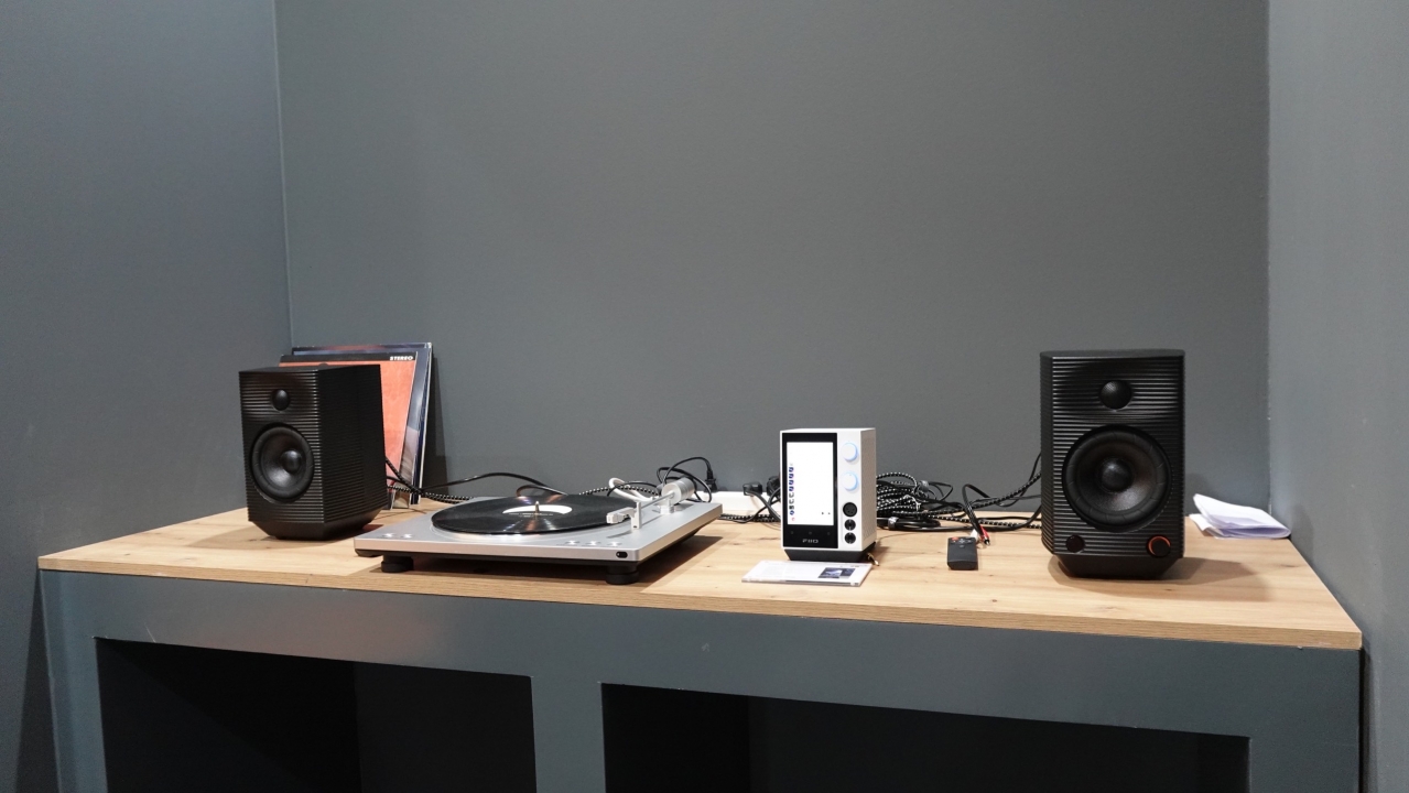Mâm Đĩa Than FiiO TT13 và Loa Active FiiO SP5 : Những Hình Ảnh Đầu Tiên Tại High End Show 2024 Tổ Chức ở Munich