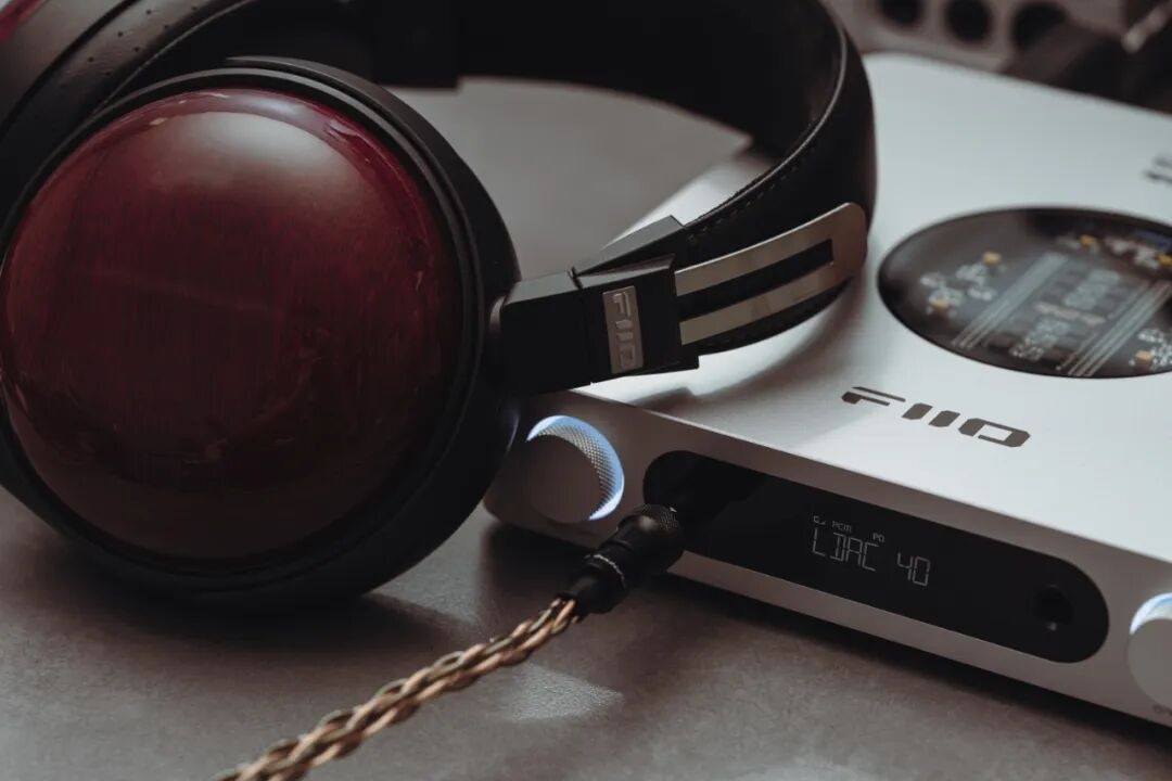 SỰ KHÁC BIỆT LỚN: So Sánh FiiO FT13 và FiiO FT1 – Bản Nâng Cấp Nghe Hay Hơn, Đẹp Hơn Hay Khó Tính Hơn?