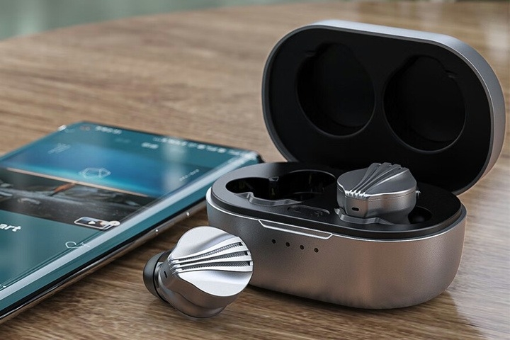 Tai nghe không dây mới của FiiO FW3 trông thật bắt mắt .
