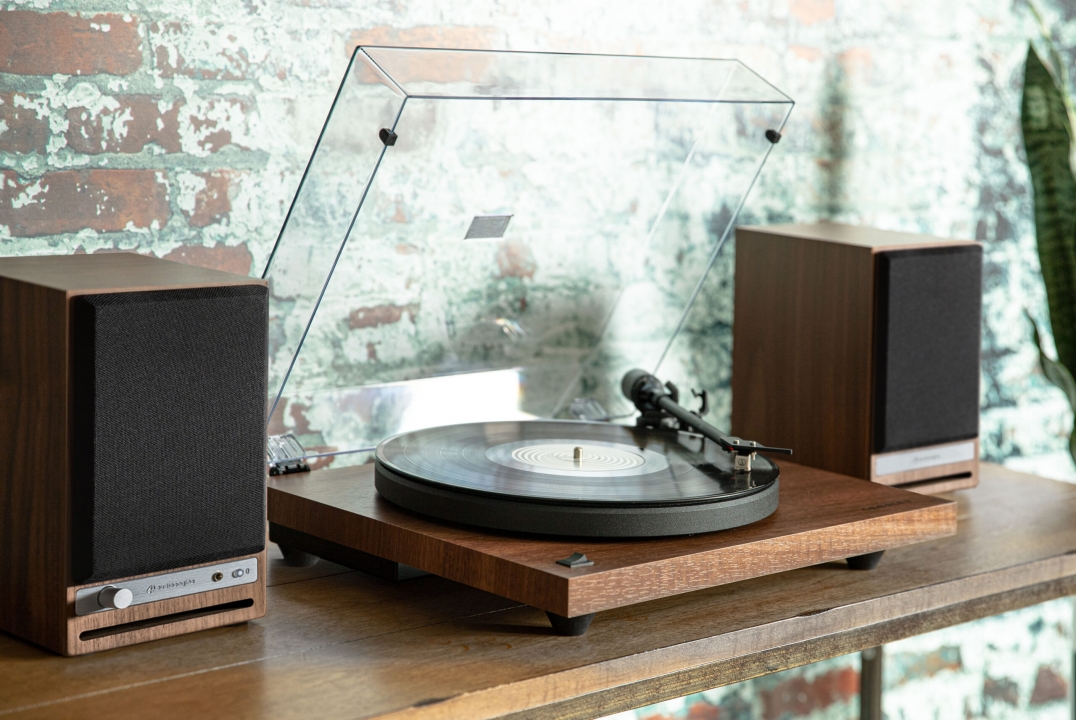 Tại Sao Bạn Không Nên Phát Nhạc Vinyl Yêu Thích Trên Mâm Đĩa Than Kém Chất Lượng?