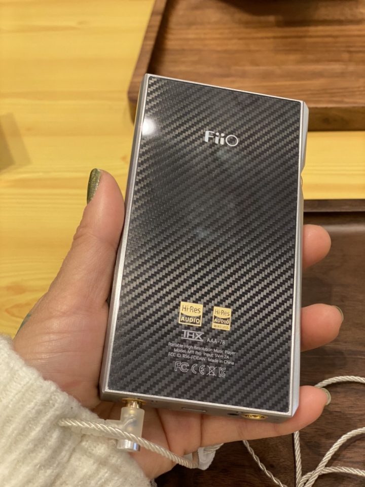 Trên tay Fiio M11 Pro Stainless Steel (có thể gọi tắt là M11 Pro SS).