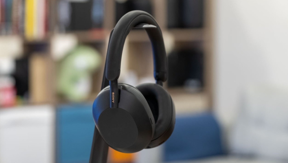 Trên tay Sony WH-1000XM5 với nâng cấp chống ồn và chất âm